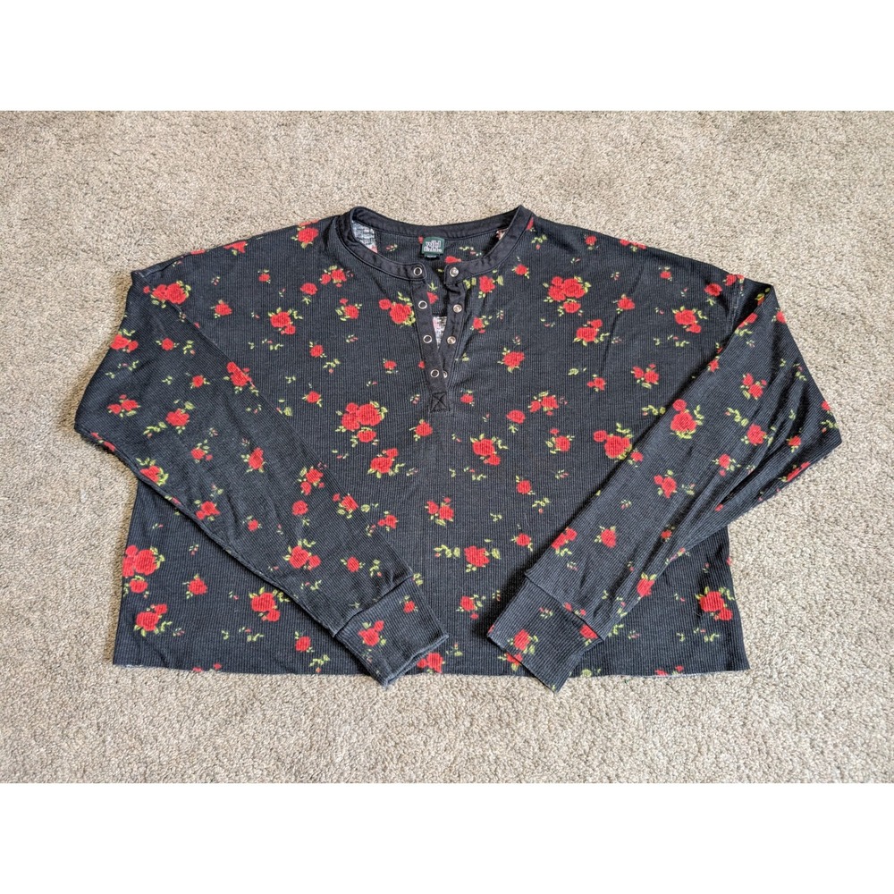 Wild Fable Womens Small Black Red Rose Floral Ribbed Waffle Knit Henley Crop Top